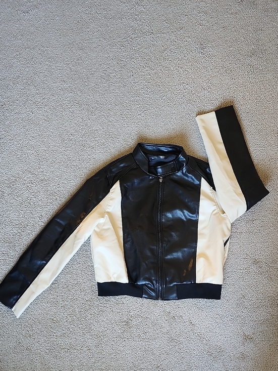 Dazy Jackets & Blazers - Black & Cream Colorblock Women's Bomber Jacket B.
